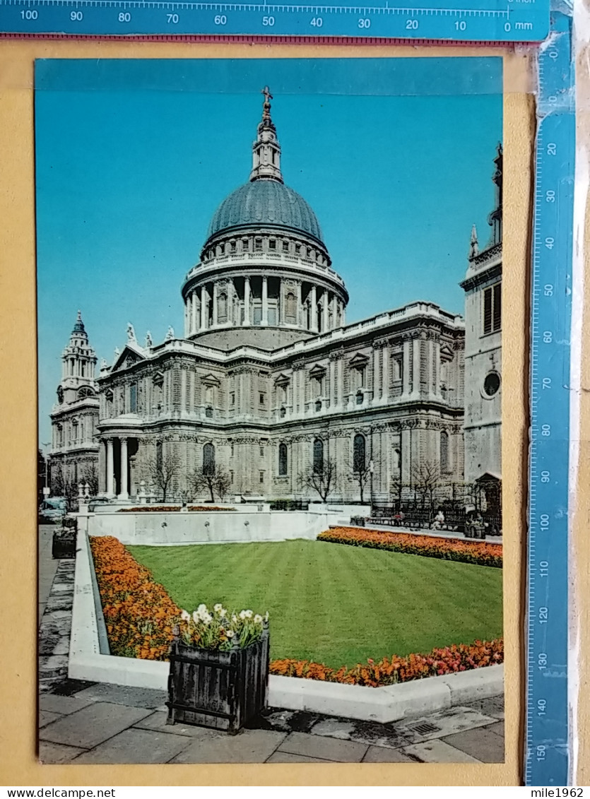 KOV 540-33 - LONDON, England,  - St. Paul's Cathedral