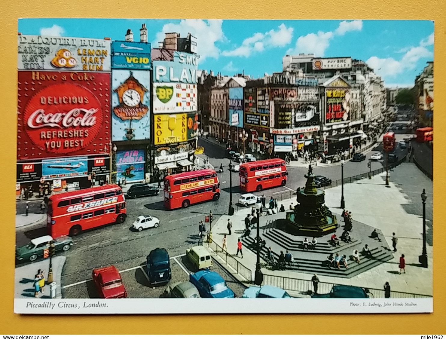 KOV 540-30 - LONDON, England, Bus, Autobus, Coca Cola - Piccadilly Circus