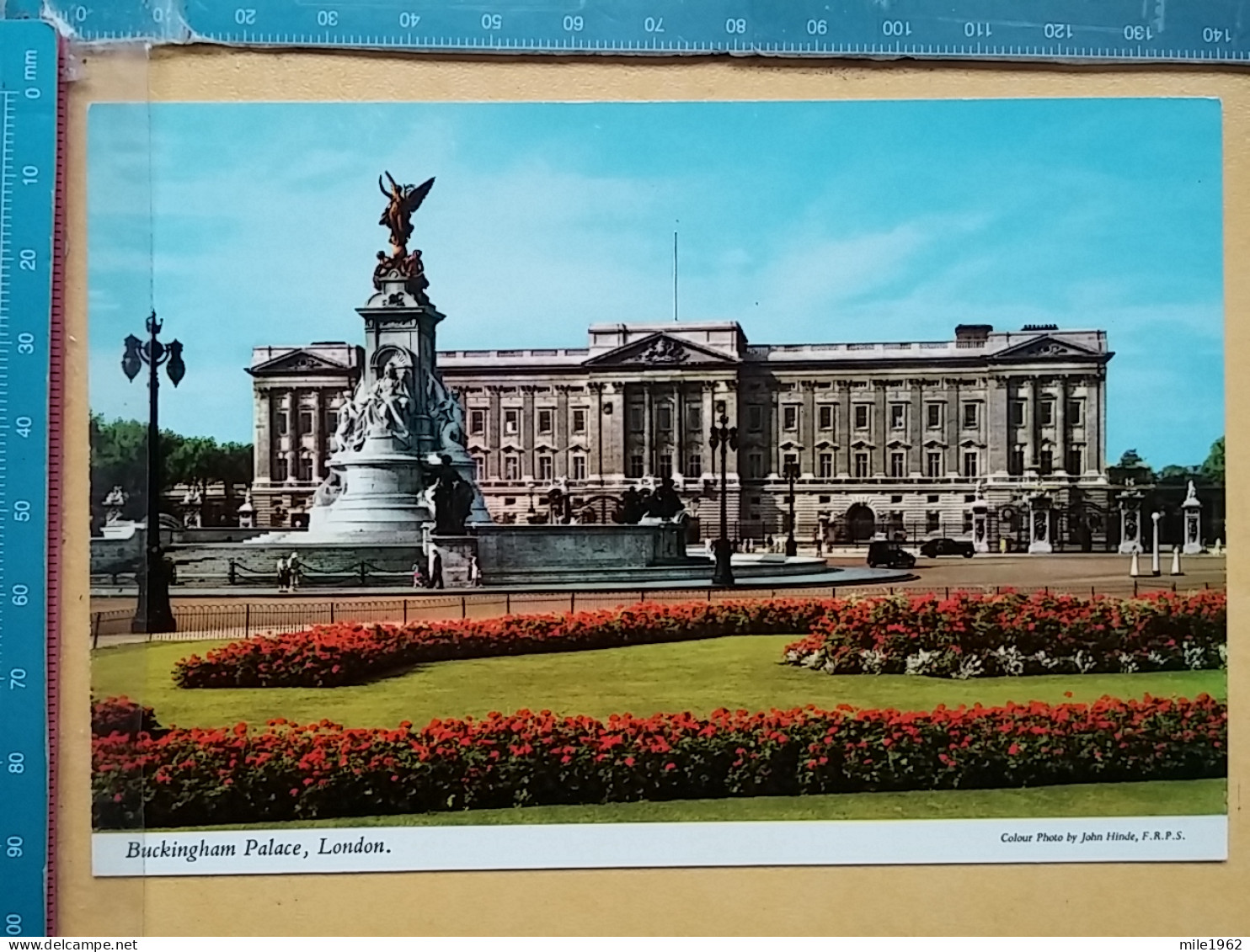 KOV 540-35 - LONDON, England, - Buckingham Palace