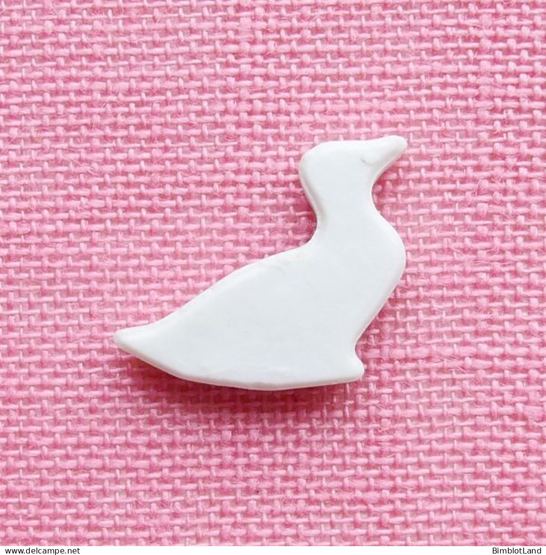 Feve Ancienne Plate Blanche Limoges Castel Petit Canard 17x21mm Biscuit Blanc Mat - Frühe Figuren