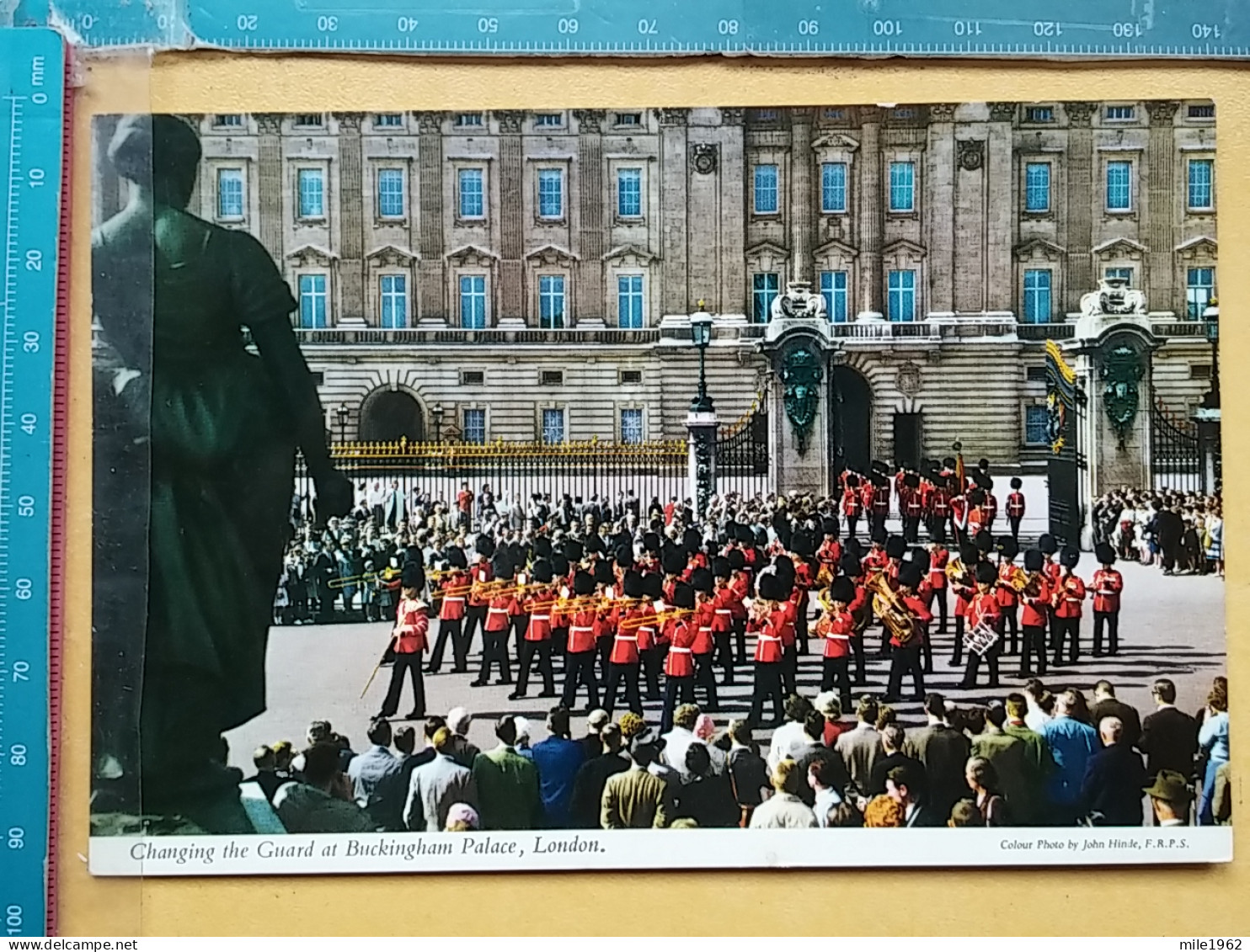 KOV 540-39 - LONDON, England, GUARD, GARDE - Buckingham Palace