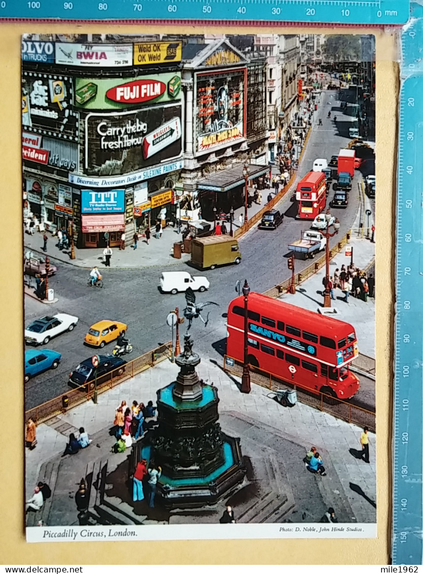 KOV 540-40 - LONDON, England,  BUS, AUTOBUS - Piccadilly Circus