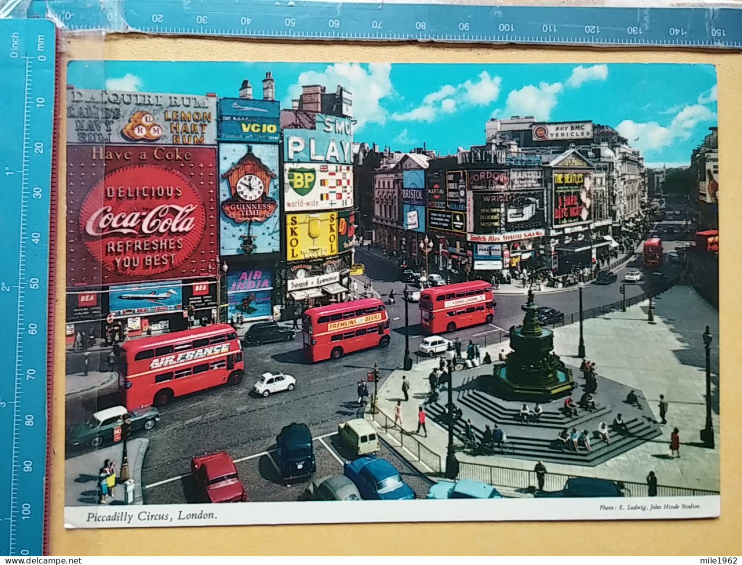 KOV 540-40 - LONDON, England,  BUS, AUTOBUS, COCA COLA - Piccadilly Circus