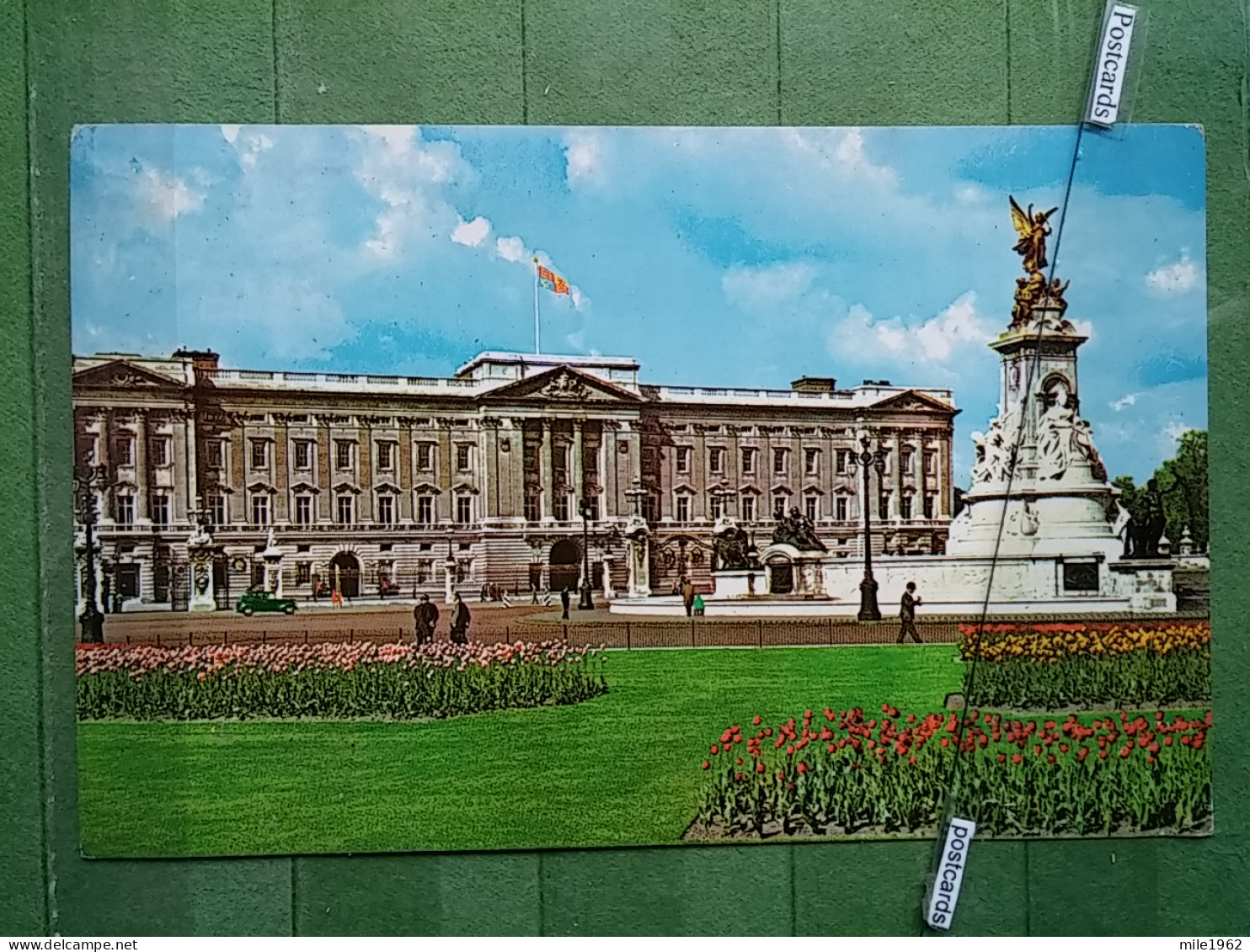 KOV 540-42 - LONDON, England, - Buckingham Palace
