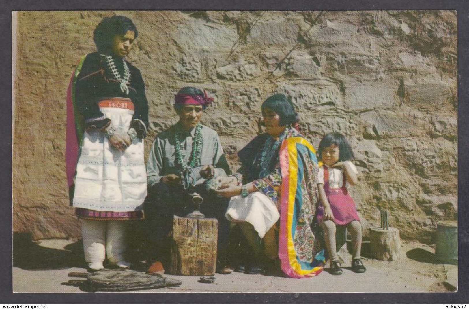 127668/ ZUNI PUEBLO, Zuni Indian Silversmith And Family - Other & Unclassified