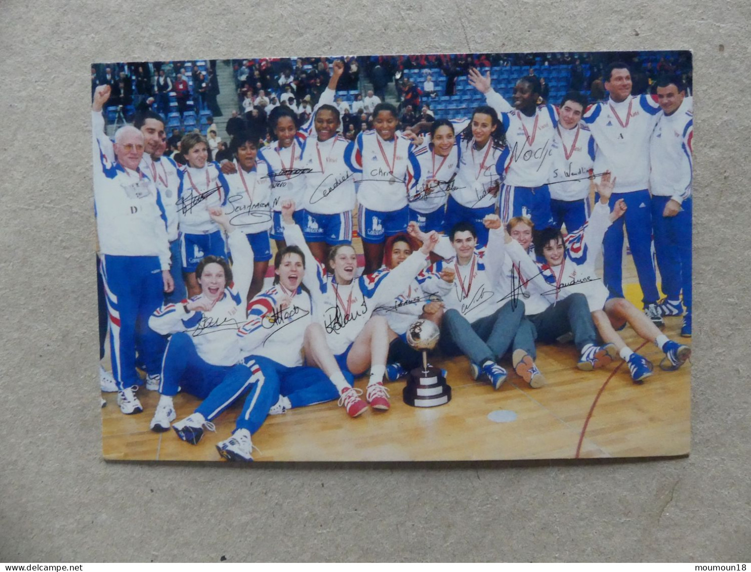 Fédération Française De Handball Vice-championnes Du Monde 1997-2000 Equipe Jouseuses Avec Signatures - Handbal