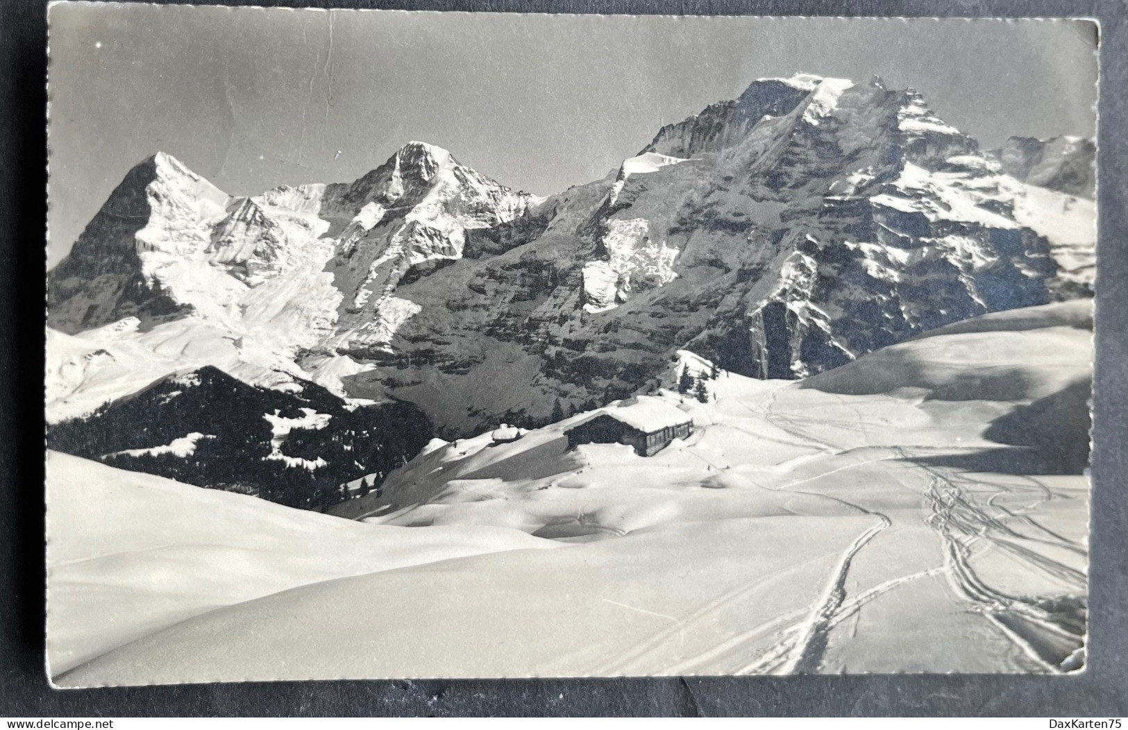 Bei Mürren, Verschneite Hütte/ Skifelder - Mürren