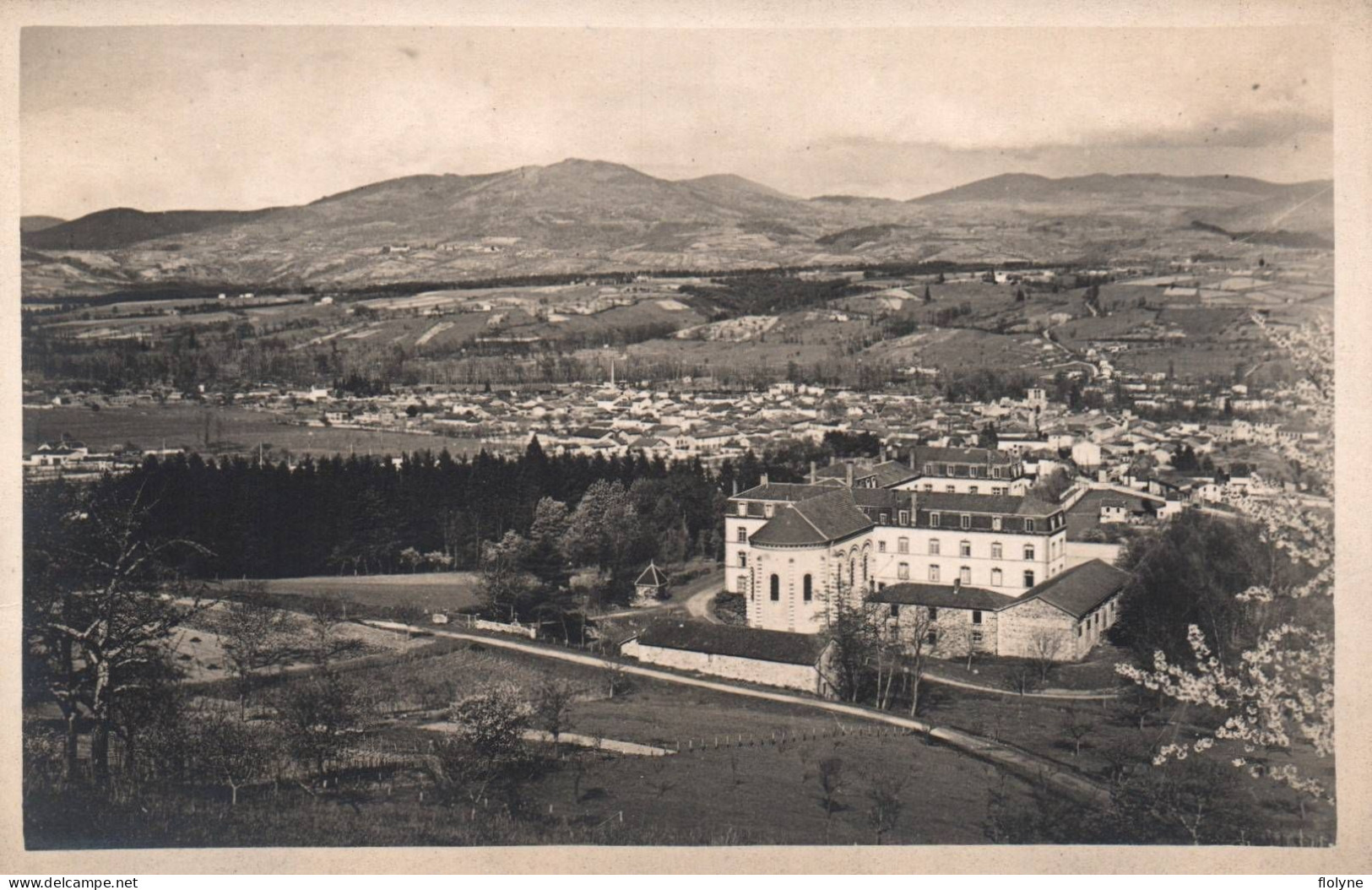 Courpière - Carte Photo - Institution Saint Pierre - école Et La Ville - Courpiere