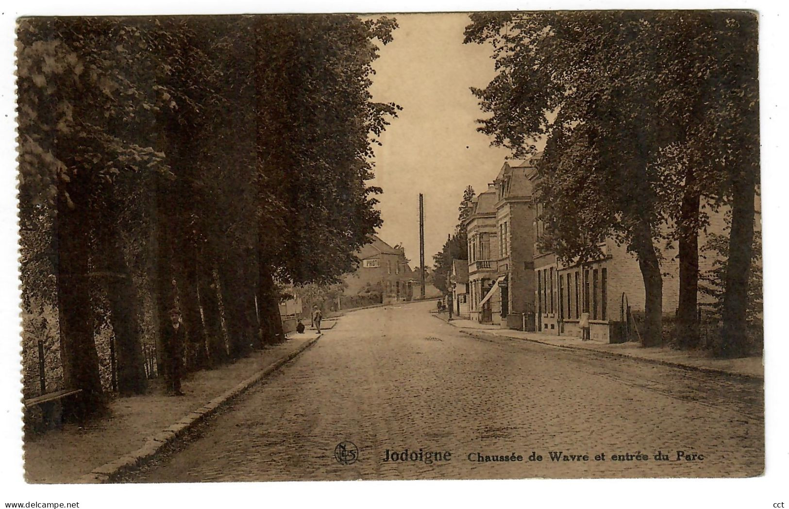 Jodoigne    Chaussée De Wavre Et Entrée Du Parc - Jodoigne