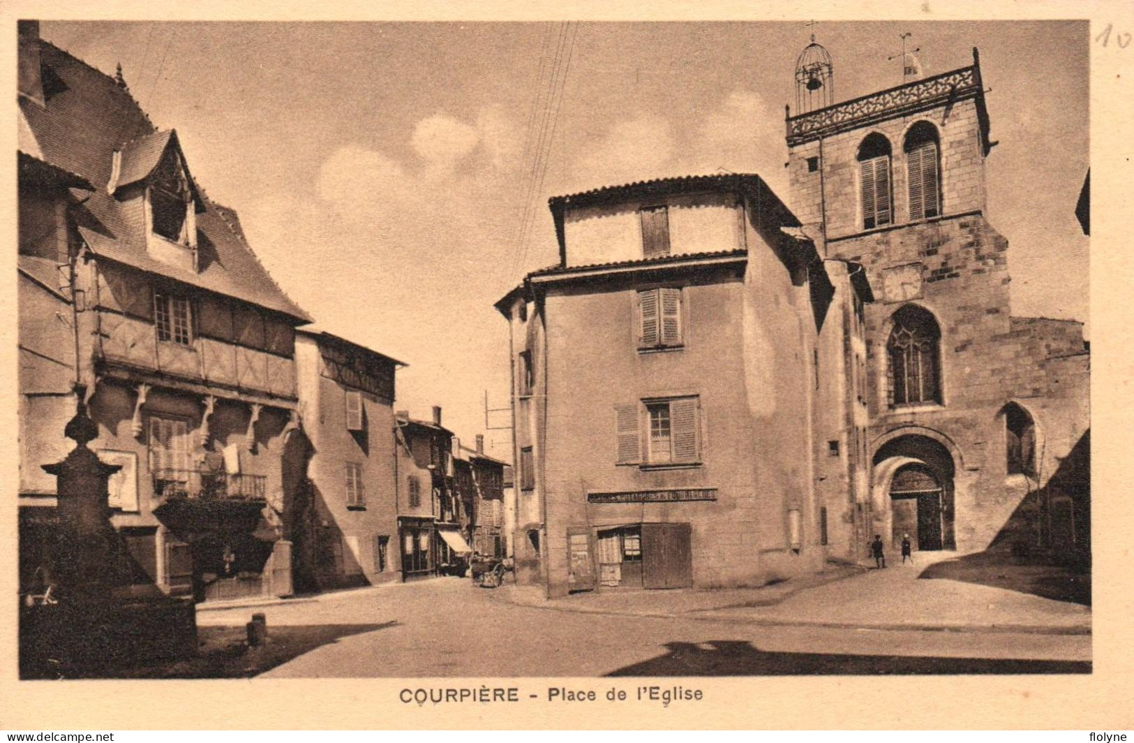 Courpière - La Place De L'église - Courpiere