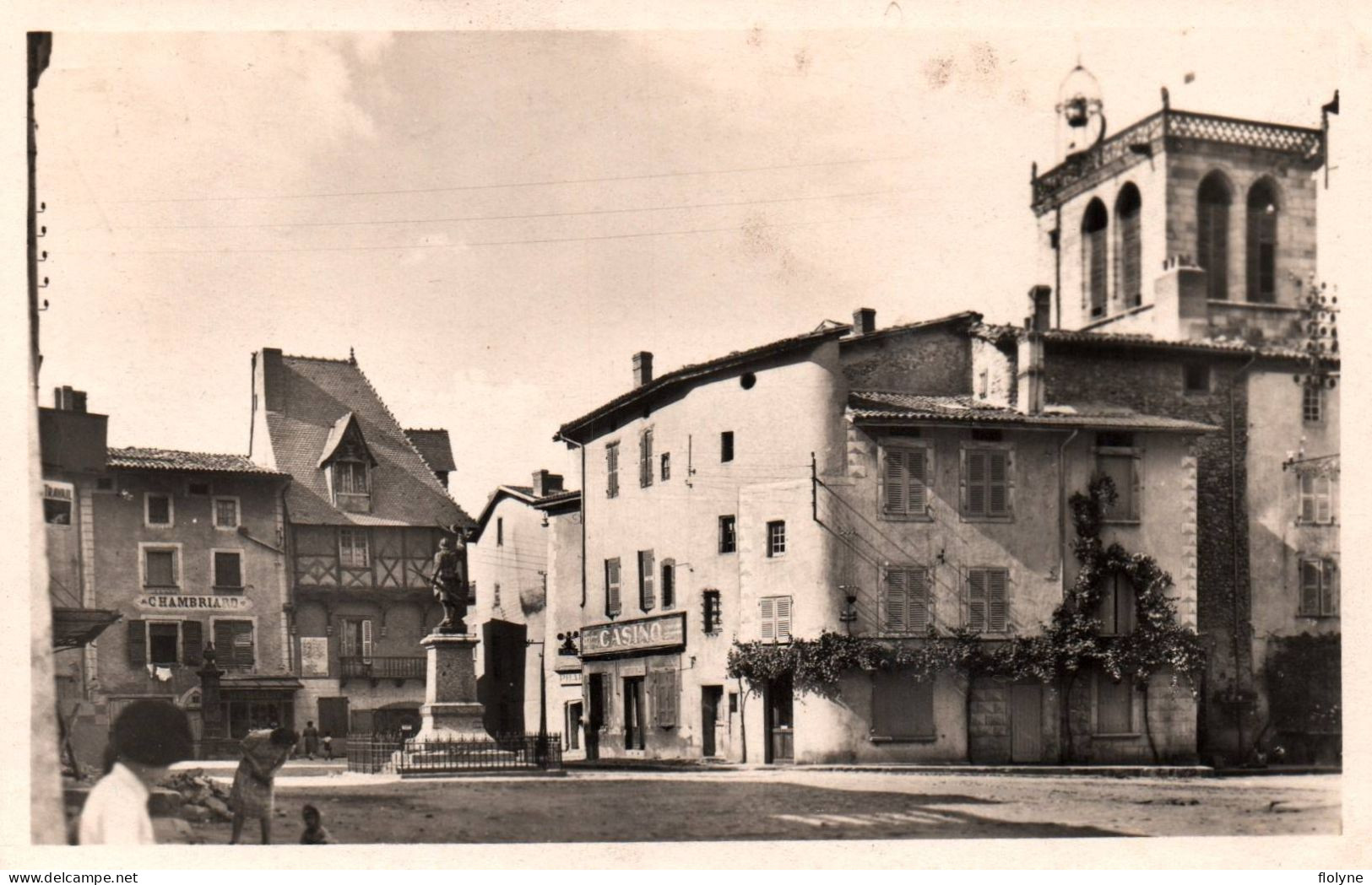 Courpière - Place De L'hôtel De Ville - épicerie Casino - Courpiere