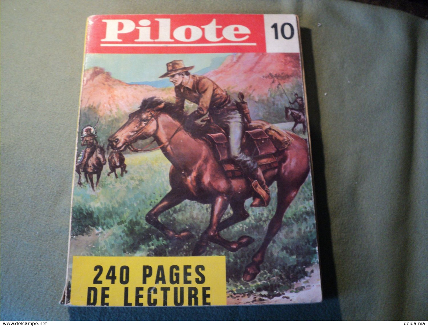 RECUEIL BROCHE PILOTE BELGE N° 10 D AOUT 1964. DOS JAUNE REGROUPE DU N° 246 AU 250. PILOTORAMAS PRESENTS. BANDES / AUTEU - Pilote