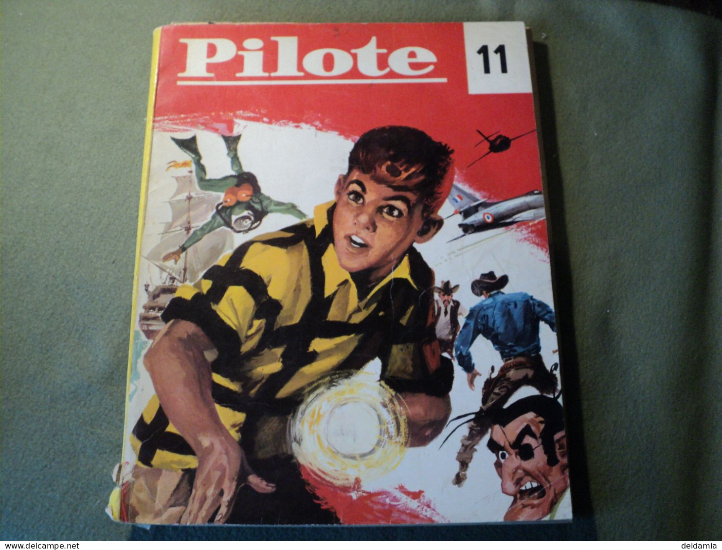 RECUEIL BROCHE PILOTE BELGE N°11 DE SEPTEMBRE 1964. DOS JAUNE REGROUPE DU N° 252 AU 254. PILOTORAMAS PRESENTS. - Pilote