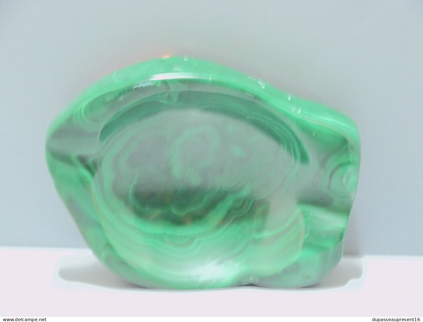 -ANCIEN CENDRIER en MALACHITE PIERRE VERITABLE COLLECTION VITRINE BIJOUX   E