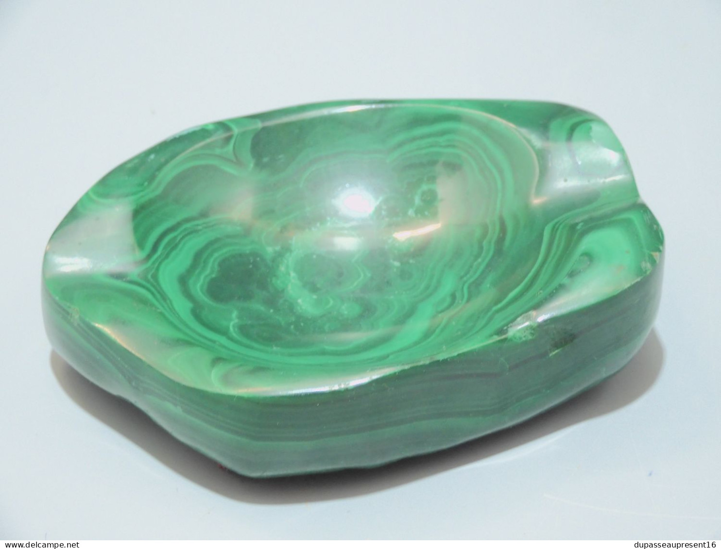 -ANCIEN CENDRIER en MALACHITE PIERRE VERITABLE COLLECTION VITRINE BIJOUX   E