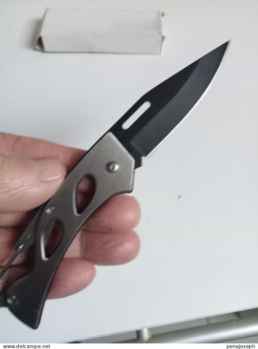 petit couteau de poche lame de 6,5 cm, neuf