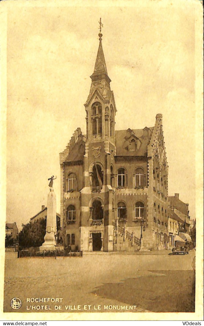 Belgique - Namur - Rochefort - L'Hôtel De Ville Et Le Monument - Rochefort