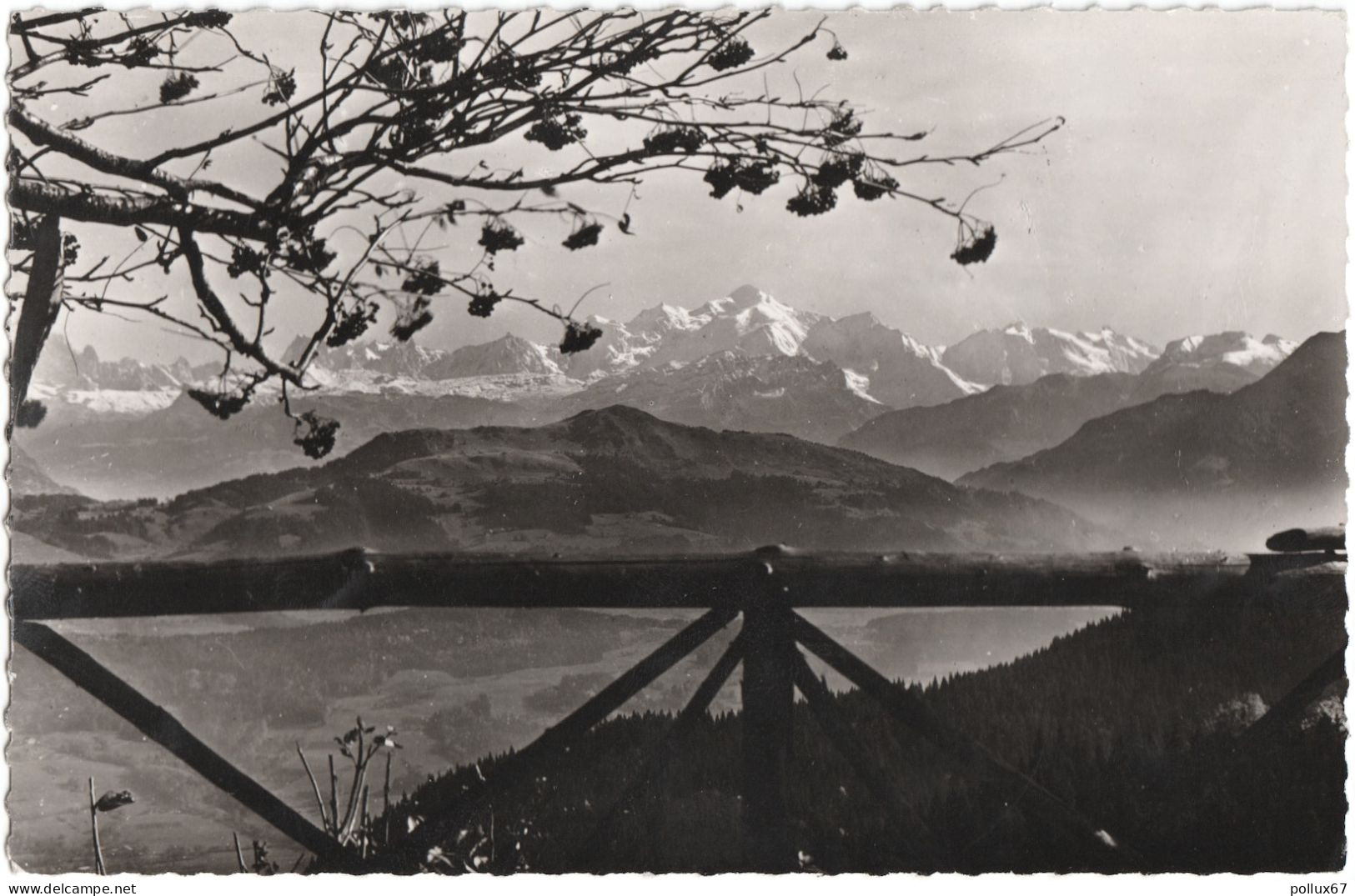 CPSM DE BOËGE  (HAUTE SAVOIE)  ERMITAGE DE N.-D. DES VOIRONS. LE MONT-BLANC VU DE LA TERRASSE - Boëge