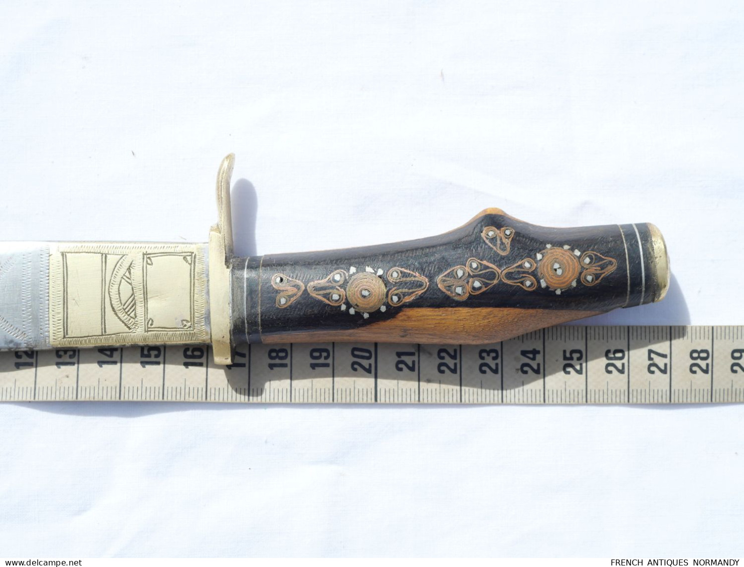 Couteau AFN - Afrique du Nord - époque guerre d'Algérie (souvenir)   Longueur lame 16 cm  Longueur totale du coutea