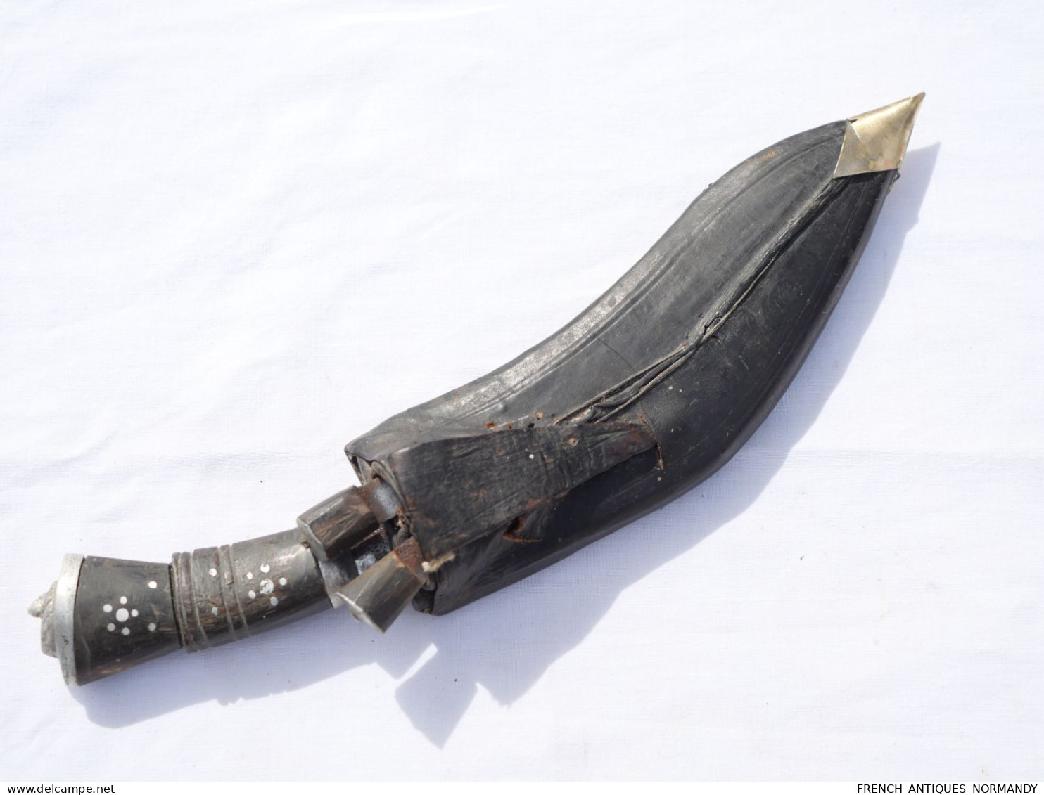 Kukri Khukuri - INDE - Indien - Ancien Des Années 30 / 40 Avec Fourreau Et Ses Deux Petits Couteaux   Vente En L'état - Armes Blanches