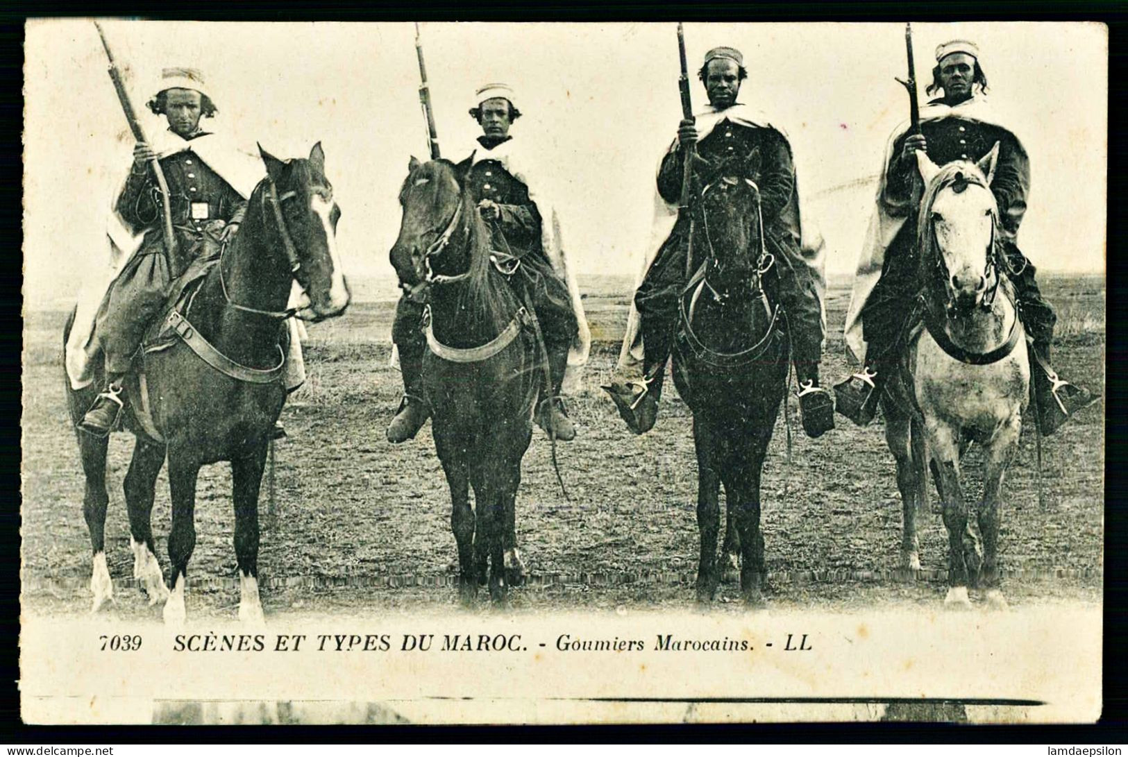 A67  MAROC CPA SCENES ET TYPES - GOUMIERS MAROCAINS - Collections & Lots