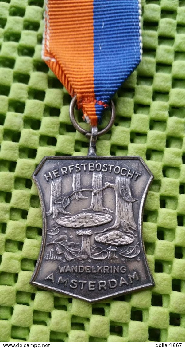 1 X  Medaille-  Herfstbostocht Wandelkring Amsterdam. 8-10-1959   -  Original Foto  !! - Other & Unclassified