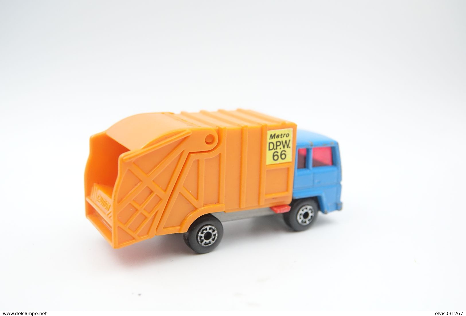 Matchbox Lesney MB36-D8 Refuse Truck, Issued 1980, Scale : 1/64 - Lesney