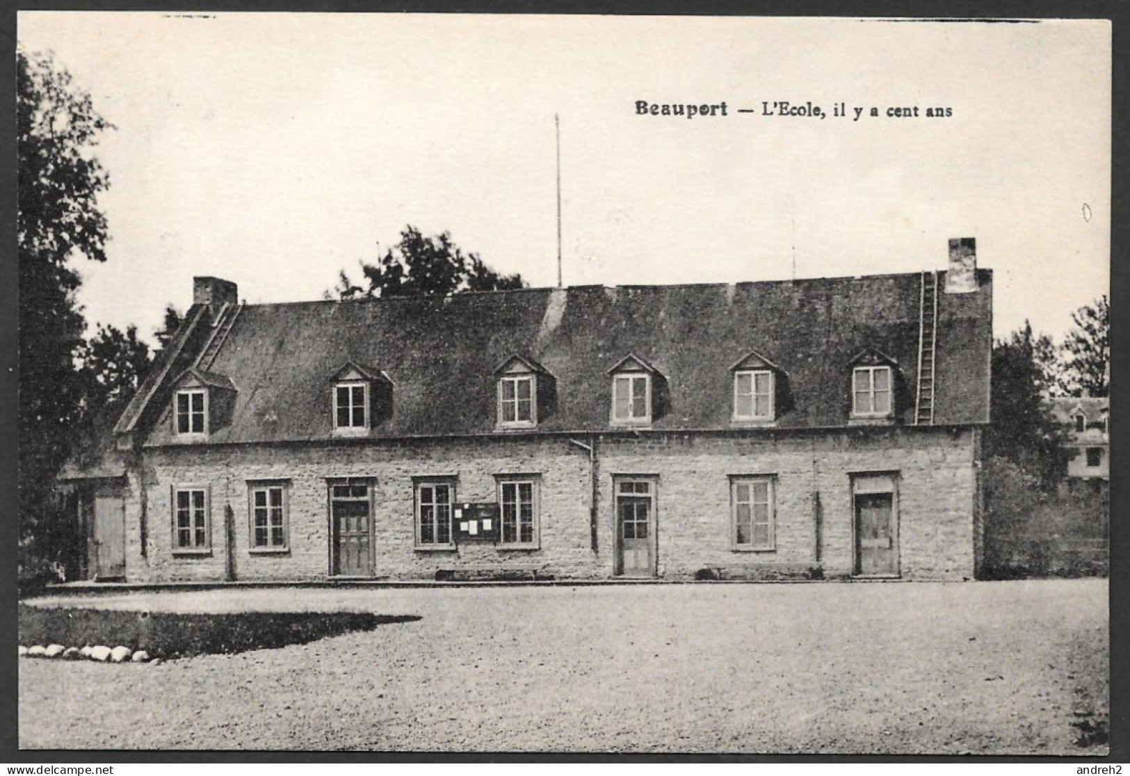 Beauport  Québec - C.P.A. L'école Il Y A Cent Ans Dans Beauport - Québec - Beauport