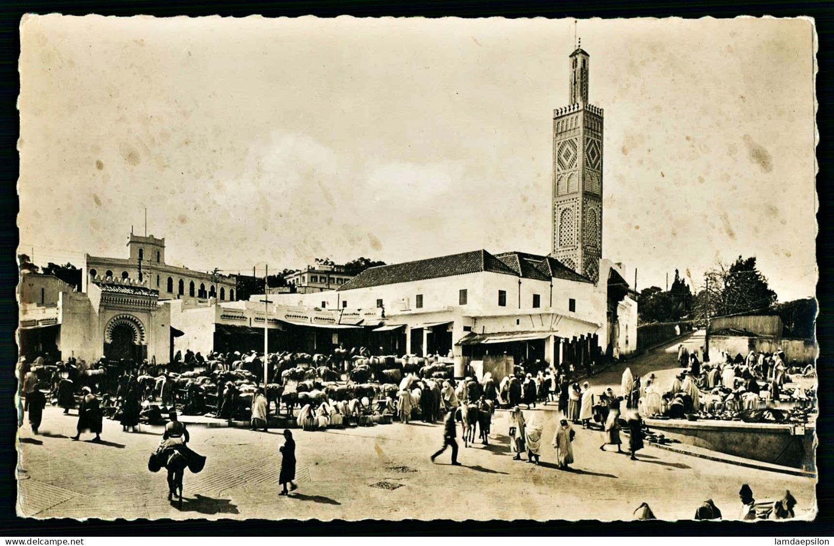 A67  MAROC CPA TANGER - LE GRAND SOCCO VERS LA MOSQUEE - Collections & Lots