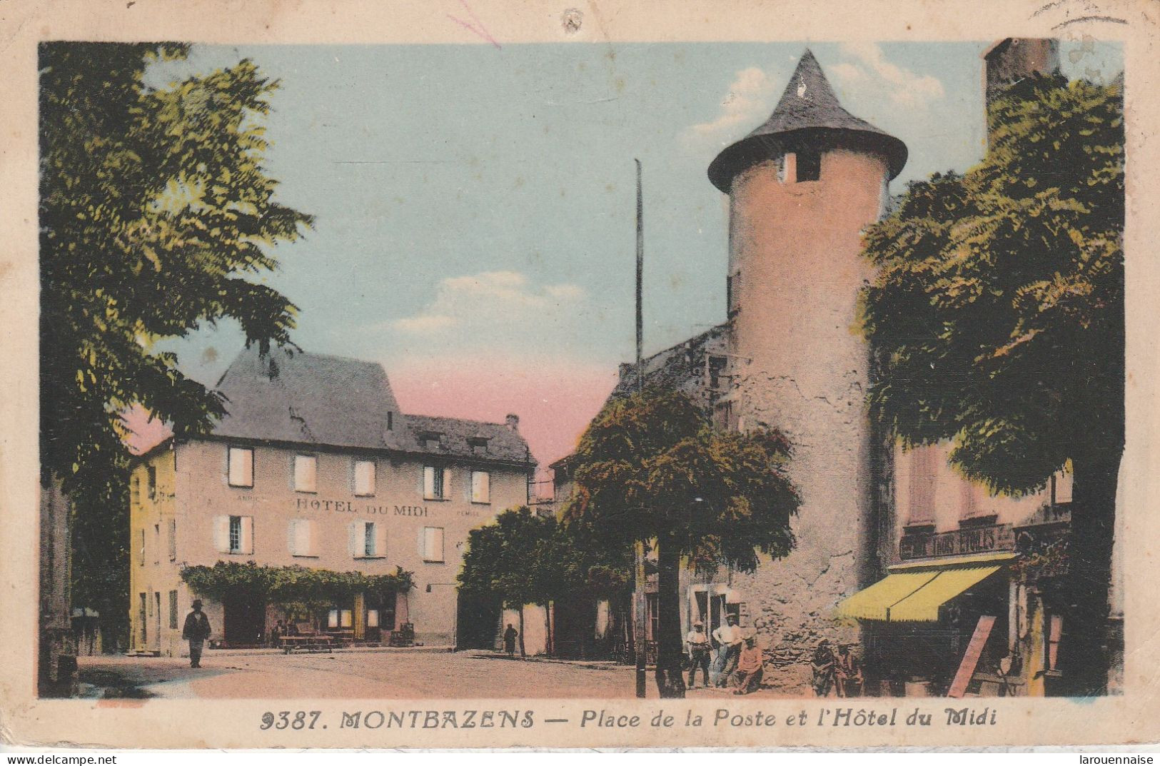 12 - MONTBAZENS - Place De La Poste Et L' Hôtel Du Midi - Montbazens