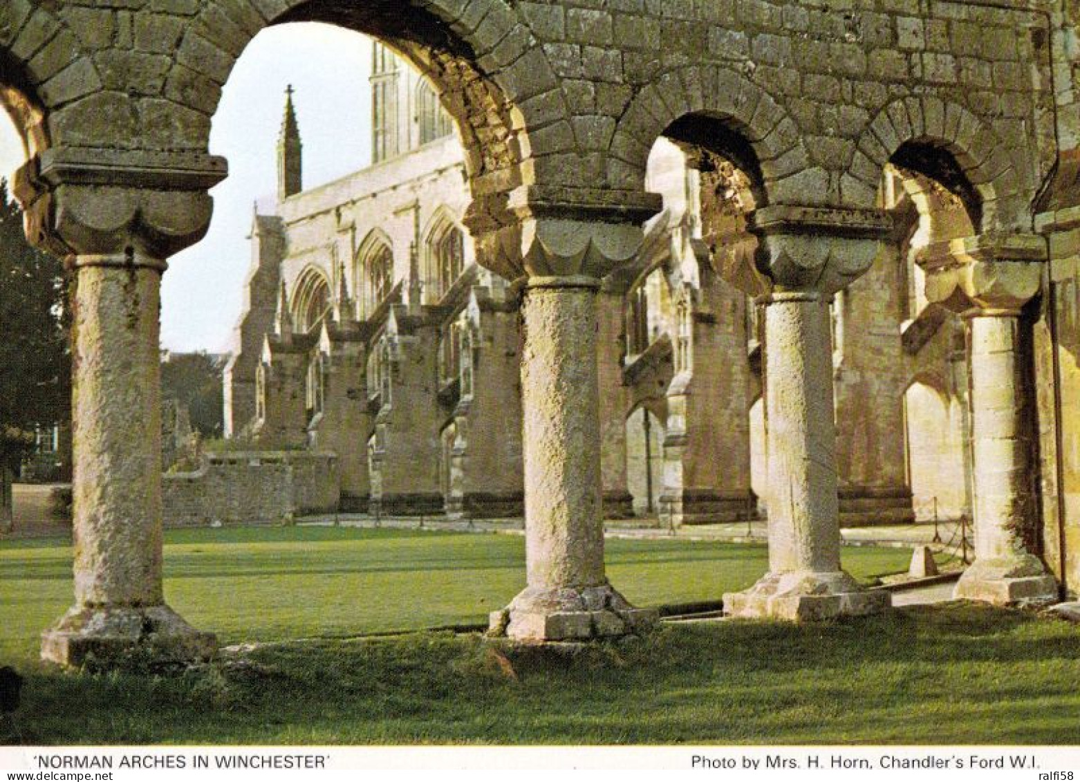 1 AK England * Norman Arches In Winchester - Römische Architektur An Der Kathedrale Von Winchster * - Winchester