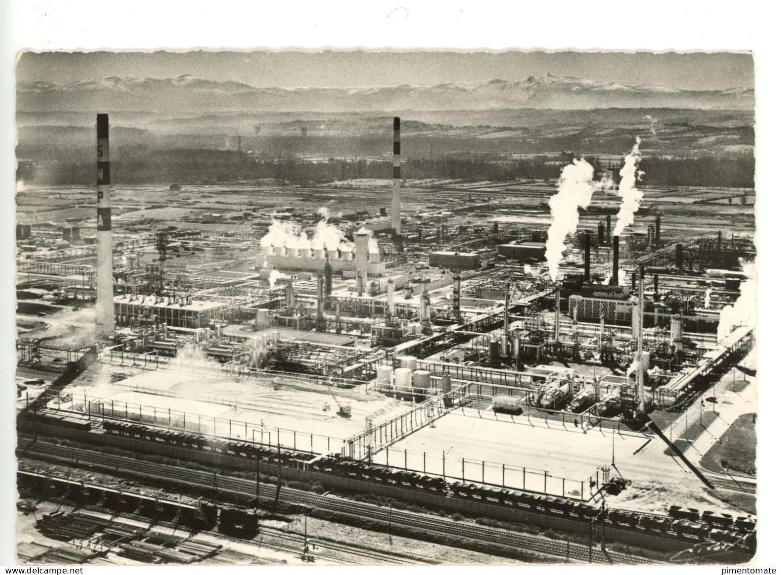 USINE DE LACQ VUE GENERALE AERIENNE STOCKAGE DU SOUFRE - Lacq