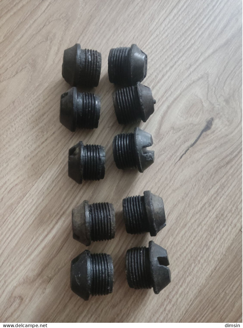 Soviet Bakelite Transport Plugs For 82mm Mines 10tk - Armes Neutralisées