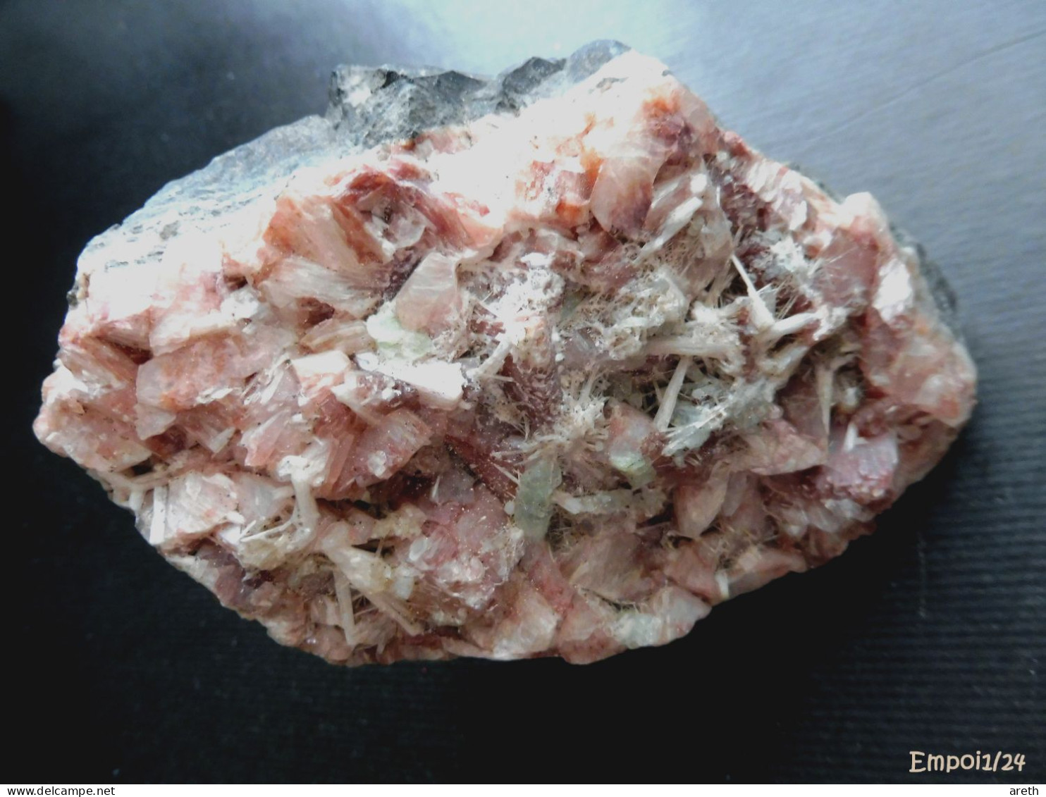 Joli Pièce De Quartz Rose Sur Gangue - Mineralien