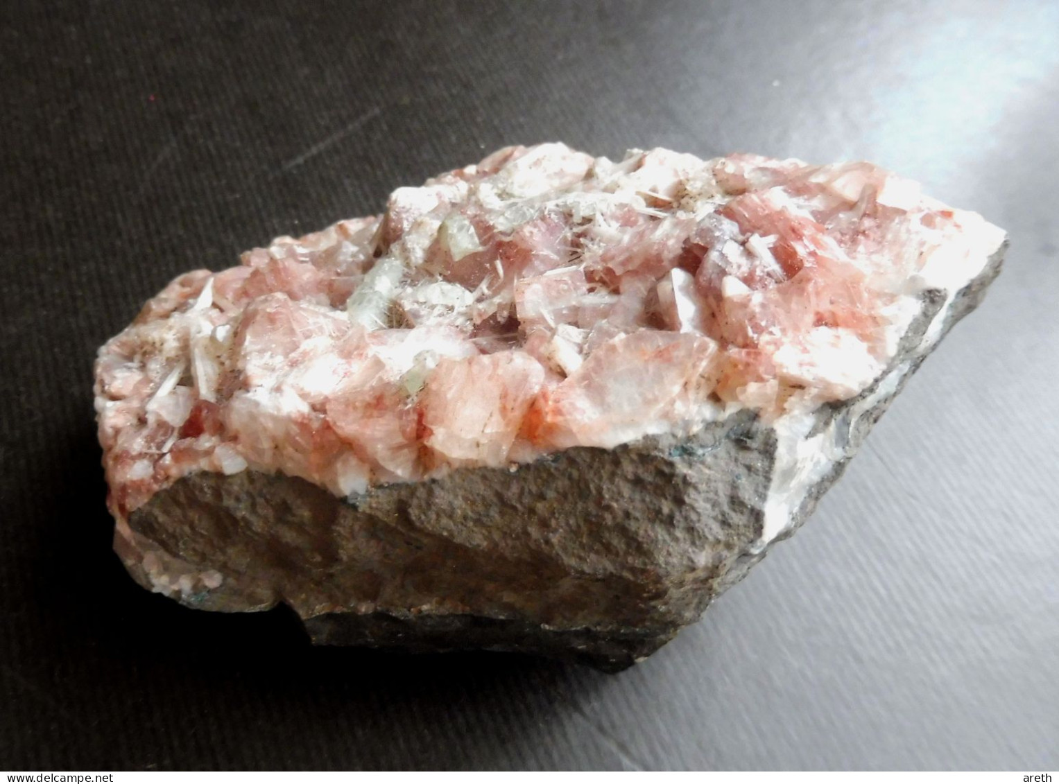 Joli Pièce De Quartz Rose Sur Gangue - Minerales