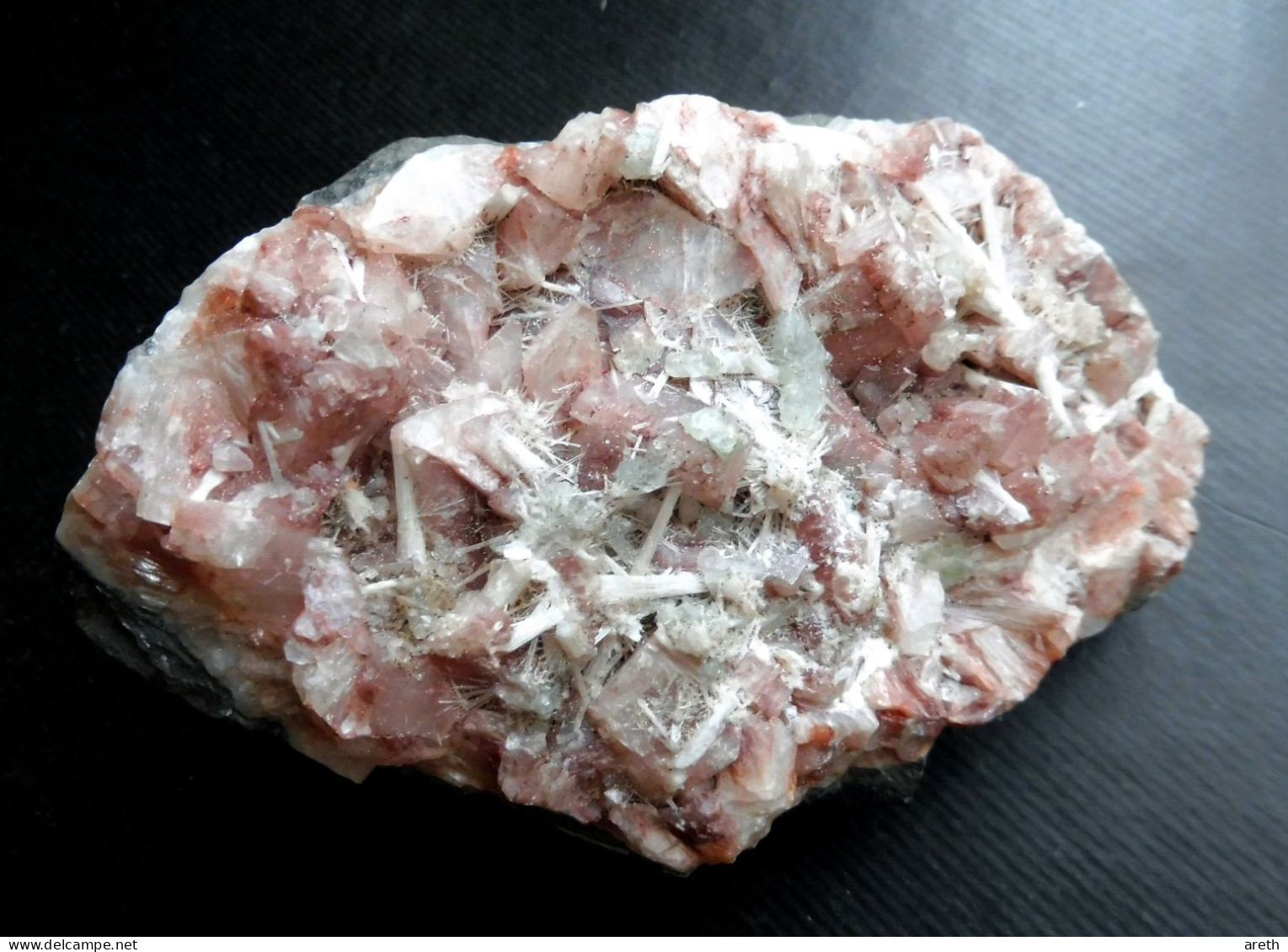 Joli Pièce De Quartz Rose Sur Gangue - Mineralien