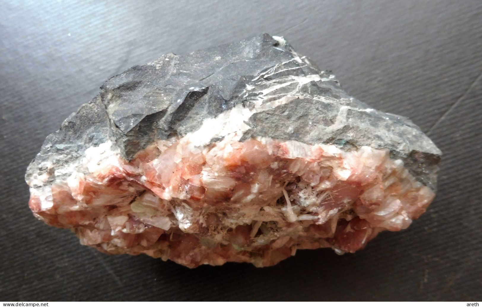 Joli Pièce De Quartz Rose Sur Gangue - Minéraux