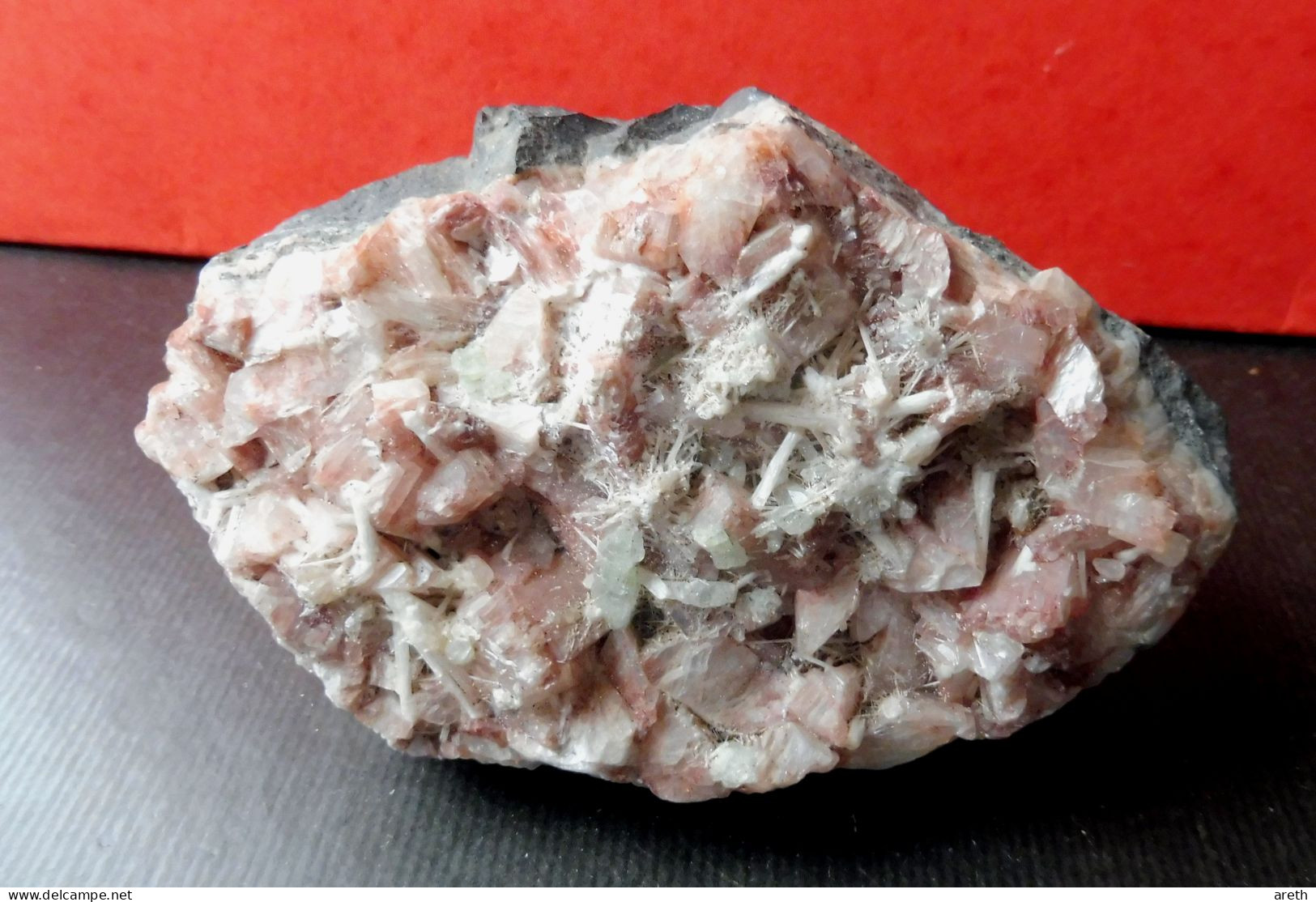 Joli pièce de Quartz rose sur gangue