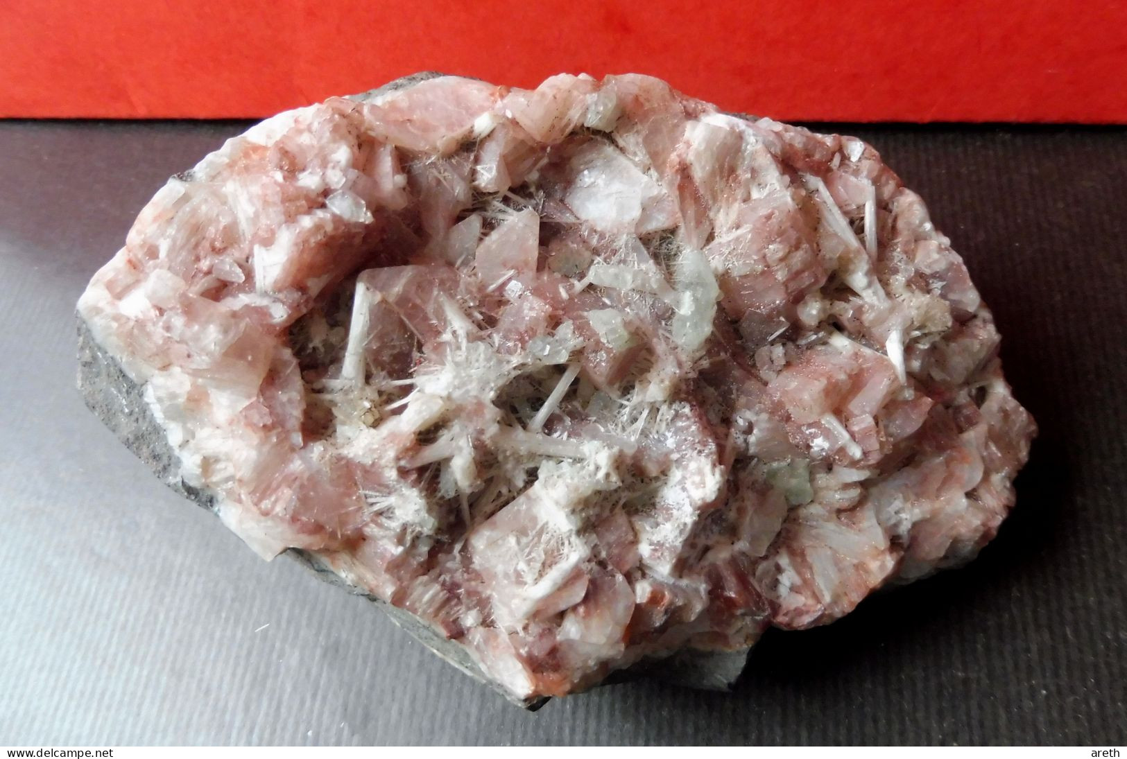 Joli pièce de Quartz rose sur gangue