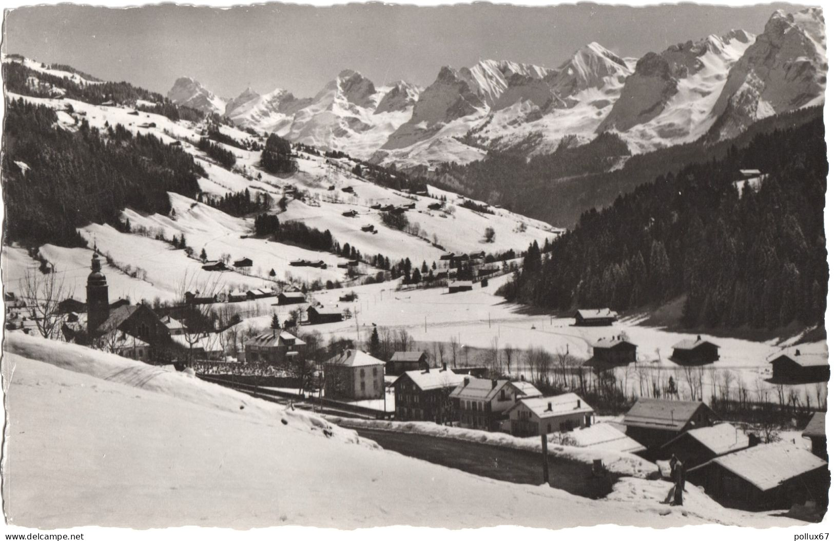 CPSM LE GRAND BORNAND  (HAUTE SAVOIE)  VUE GÉNÉRALE ET CHAÎNE DES ARAVIS - Le Grand Bornand