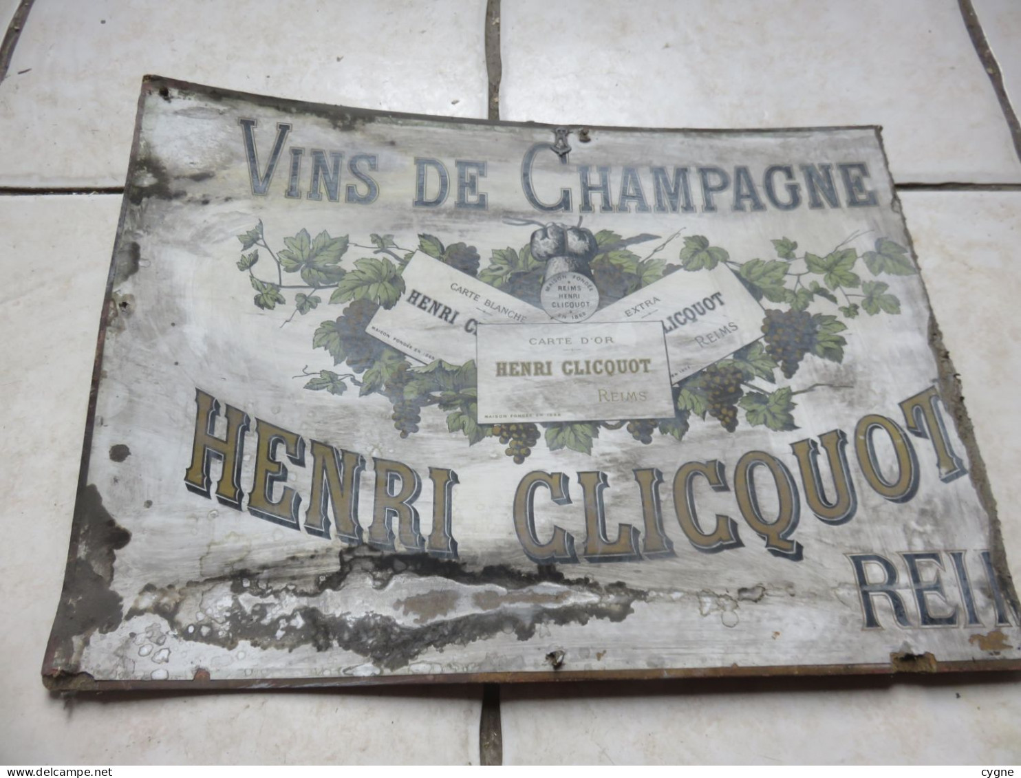 Affiche Publicitaire Cartonnée  Vins De Champagne  HENRI CLICQUOT - Manifesti