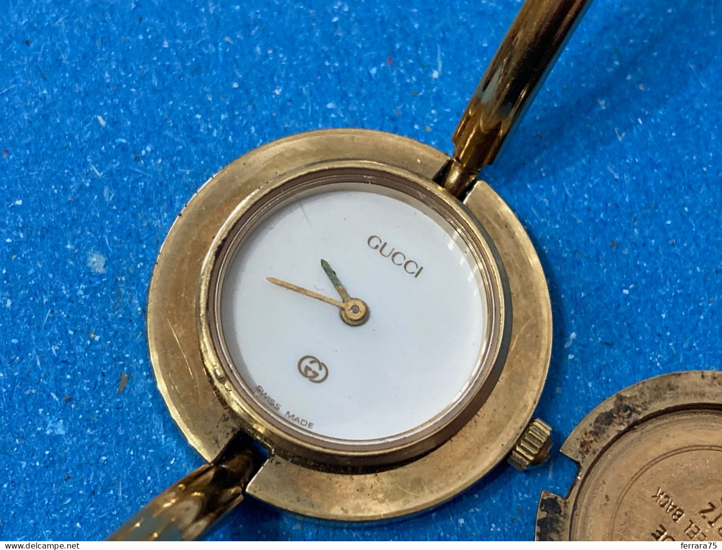 LOTTO N.2 OROLOGI GUCCI DONNA 1100L 11/12 UNO SOLO FUNZIONANTE-LEGGI BENE.