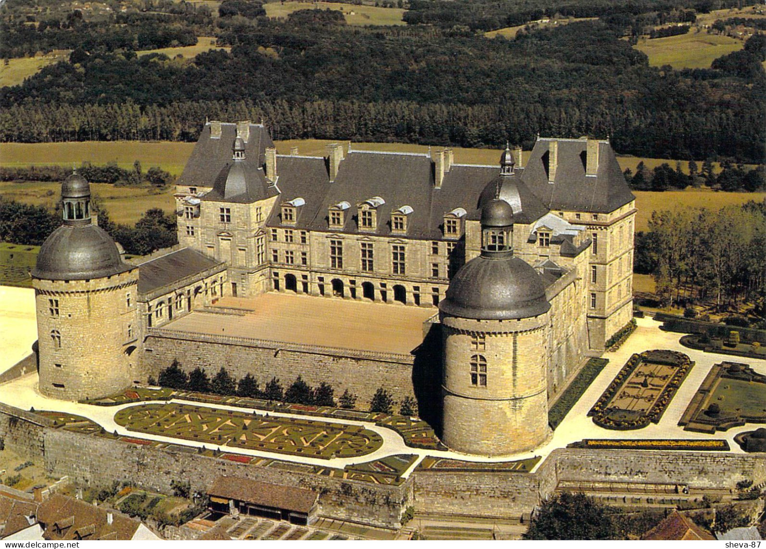 24 - Hautefort - Vue Panoramique Sur Le Château - Hautefort