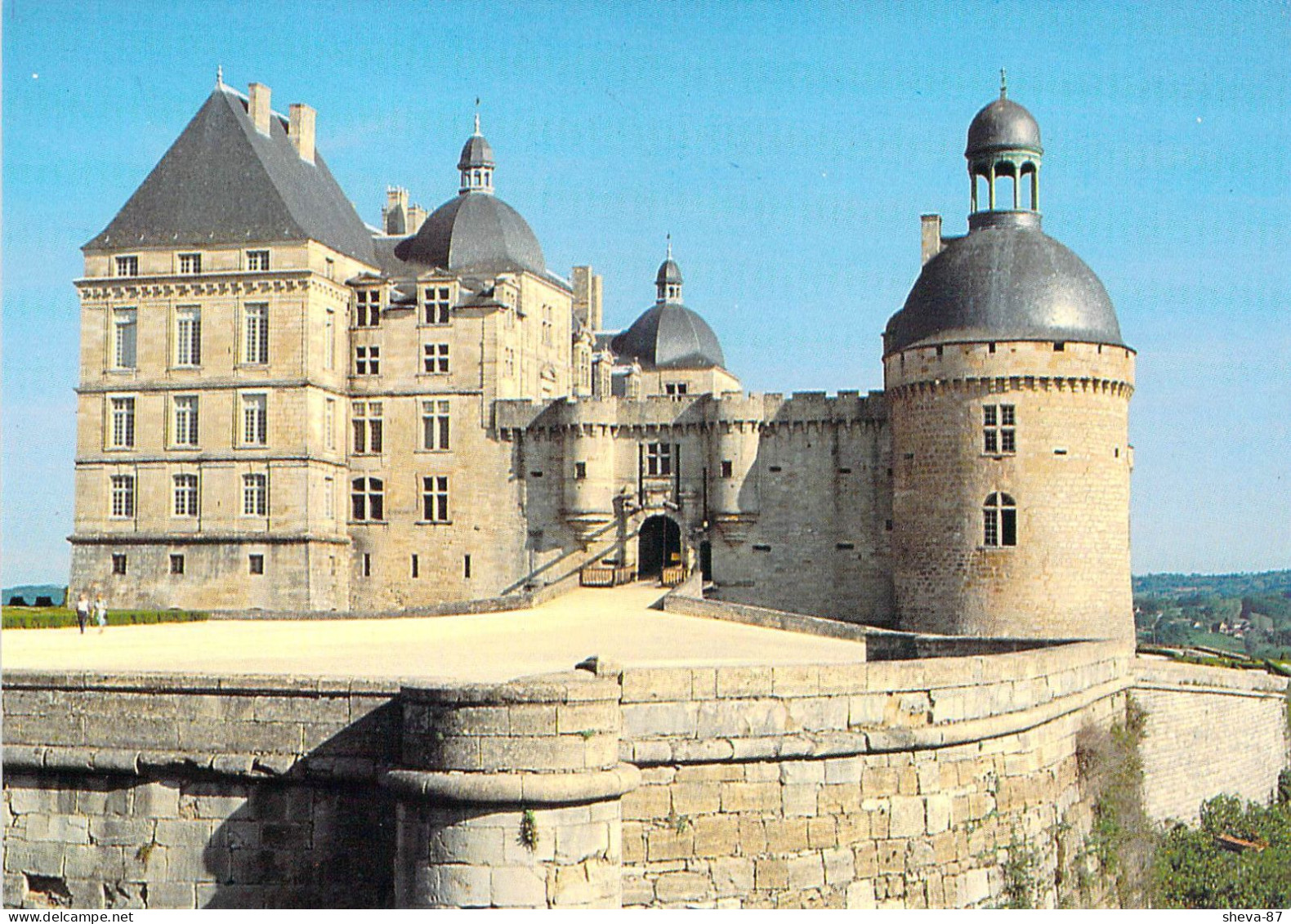 24 - Hautefort - Le Château, L'esplanade Et Les Remparts - Hautefort