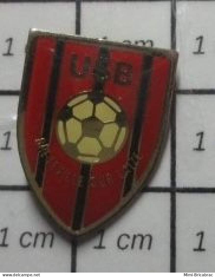 617 Pin's Pins /  SPORTS / FOOTBALL CLUB USB BRETTEVILLE SUR LAIZE CALVADOS   Rare Et De Belle Qualité !!! - Football