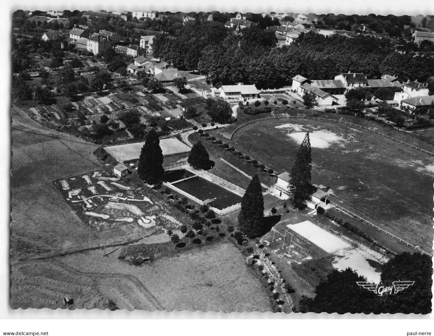 CHALUS : Parc Des Sports, Piscine, Golf, Tennis - Très Bon état - Chalus