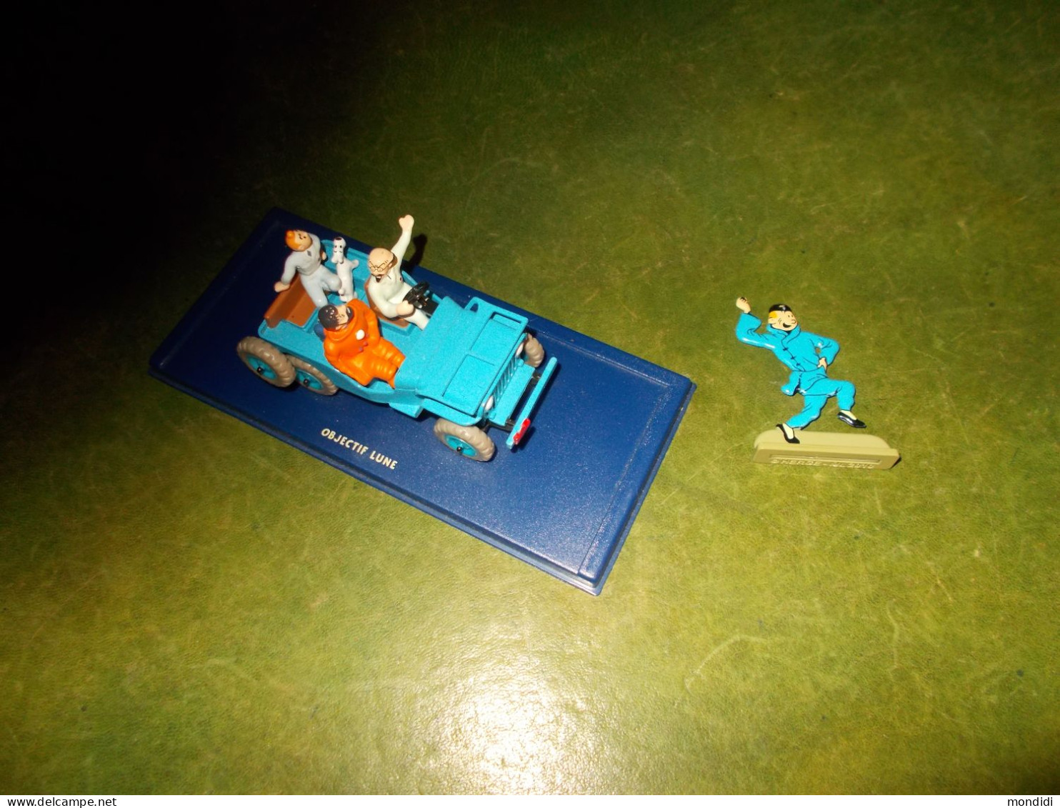 Ancienne Voiture Metal Tintin Et Milou Hergé Objectif Lune + Tintin Metal Lotus Bleu 2010 Capitaine Haddock Tournesol - Figurines