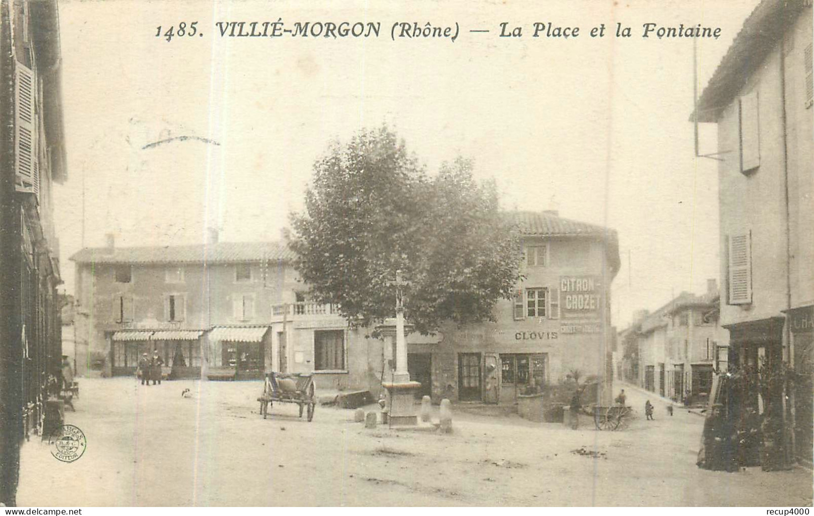 69 VILLIE MORGON  La Place Et La Fontaine  2 Scans - Villie Morgon