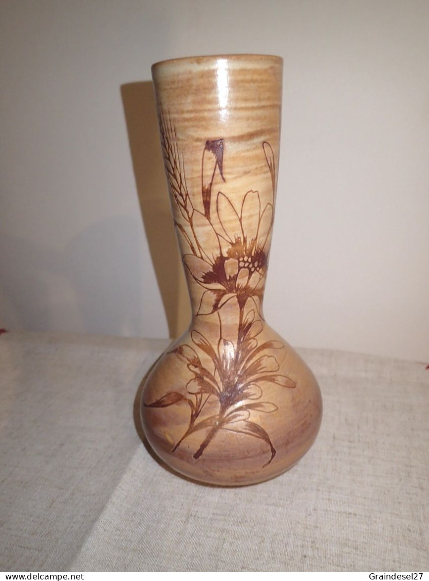 Vase En Céramique Vallauris Fonck Et Mateo Décor Floral Hauteur 19,5 Cm Années 70 - Vazen