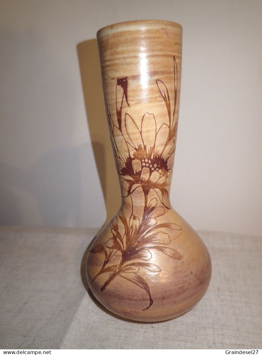 Vase En Céramique Vallauris Fonck Et Mateo Décor Floral Hauteur 19,5 Cm Années 70 - Vazen